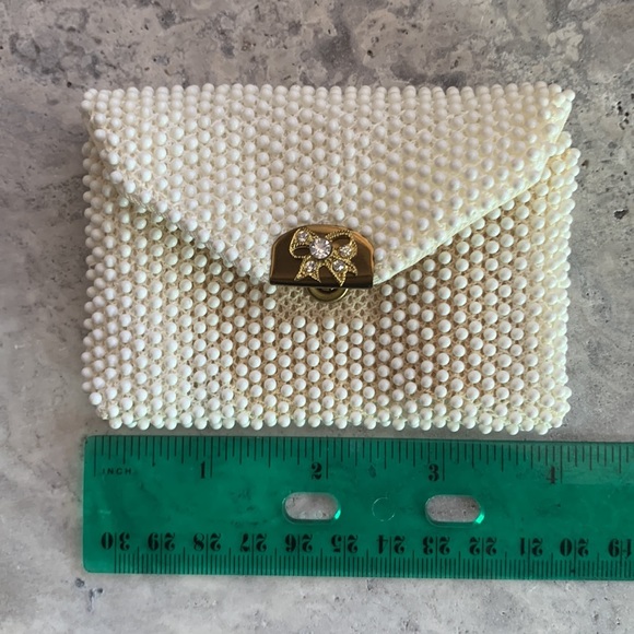 Vintage Beaded Coin Purse 1960’s White with Rhinestones Bow Snap Closure… - Picture 7 of 8